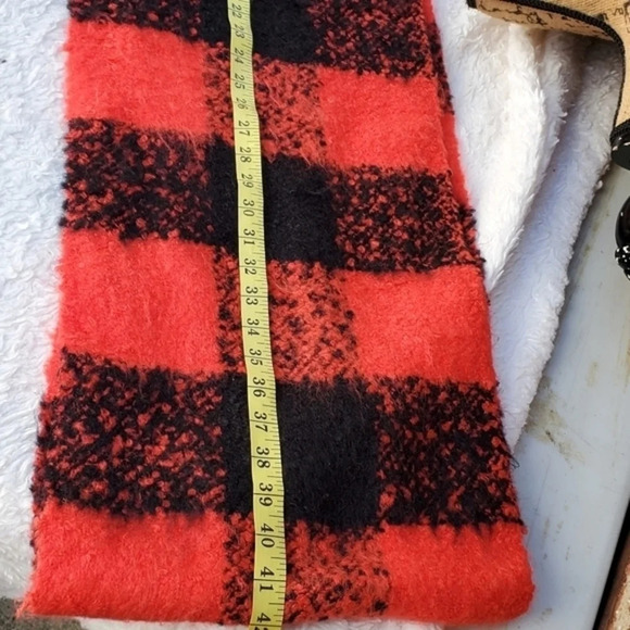 Victoria's Secret Buffalo check scarf - Picture 6 of 7